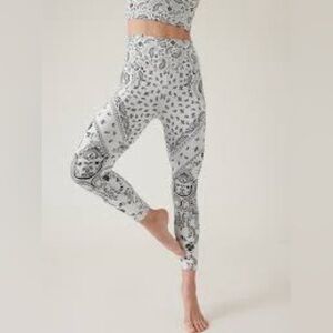 Athleta Elation Textured Bandana Print 7/8 Leggings